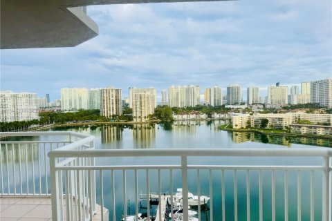 Condo in Aventura, Florida, 2 bedrooms № 2152721 - photo 11