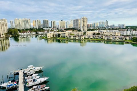 Condo in Aventura, Florida, 2 bedrooms № 2152721 - photo 8