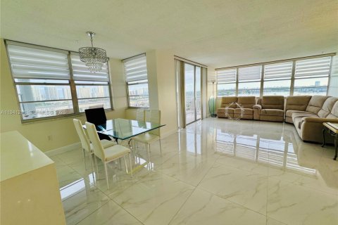 Condo in Aventura, Florida, 2 bedrooms № 2152721 - photo 14