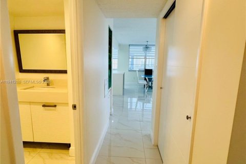 Condo in Aventura, Florida, 2 bedrooms № 2152721 - photo 27