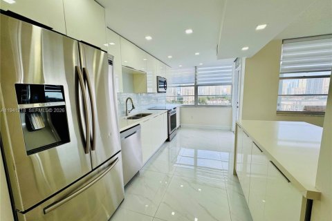 Condo in Aventura, Florida, 2 bedrooms № 2152721 - photo 3