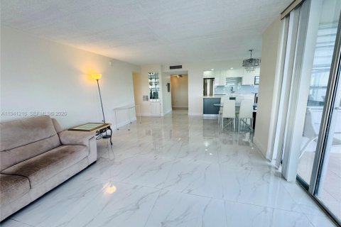 Condo in Aventura, Florida, 2 bedrooms № 2152721 - photo 19