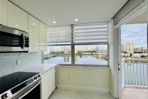 Condo in Aventura, Florida, 2 bedrooms № 2152721 - photo 6