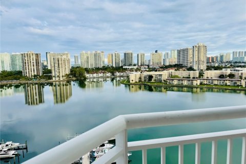 Condo in Aventura, Florida, 2 bedrooms № 2152721 - photo 10