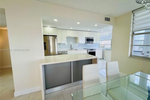 Condo in Aventura, Florida, 2 bedrooms № 2152721 - photo 21