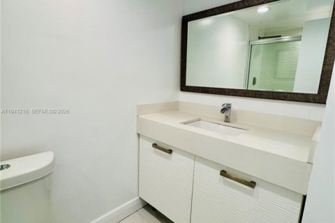 Condo in Aventura, Florida, 2 bedrooms № 2152721 - photo 24