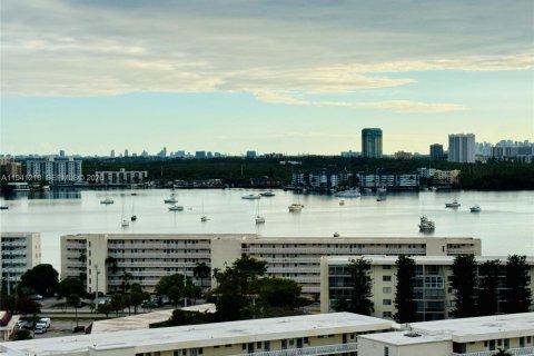 Condo in Aventura, Florida, 2 bedrooms № 2152721 - photo 18