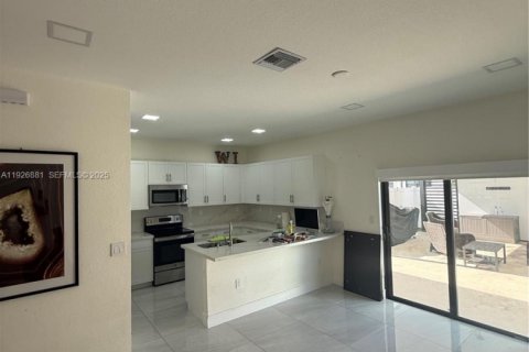 Touwnhouse à louer à Hialeah, Floride: 3 chambres, 153.29 m2 № 1988082 - photo 4