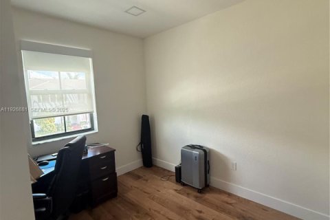 Touwnhouse à louer à Hialeah, Floride: 3 chambres, 153.29 m2 № 1988082 - photo 13
