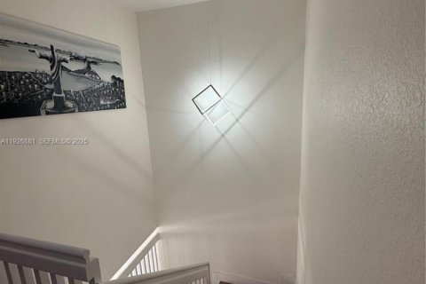 Touwnhouse à louer à Hialeah, Floride: 3 chambres, 153.29 m2 № 1988082 - photo 6