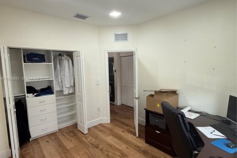 Touwnhouse à louer à Hialeah, Floride: 3 chambres, 153.29 m2 № 1988082 - photo 10