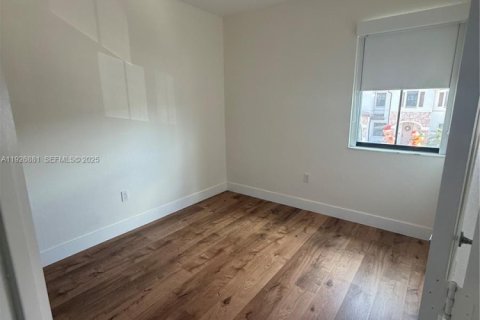 Touwnhouse à louer à Hialeah, Floride: 3 chambres, 153.29 m2 № 1988082 - photo 12