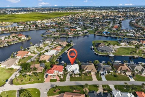 Casa en Punta Gorda, Florida 3 dormitorios, 202.9 m2 № 2387381