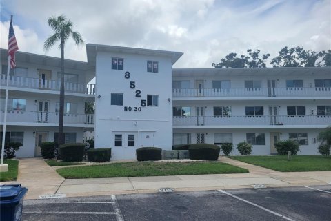 Condo in Seminole, Florida, 2 bedrooms  № 1824655 - photo 29