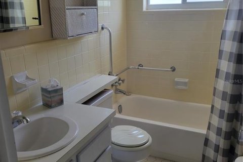 Condo in Seminole, Florida, 2 bedrooms  № 1824655 - photo 15