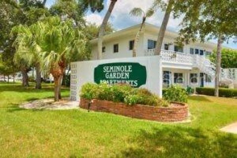 Condo in Seminole, Florida, 2 bedrooms  № 1824655 - photo 1