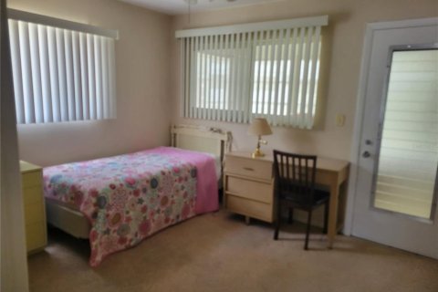 Condo in Seminole, Florida, 2 bedrooms  № 1824655 - photo 13