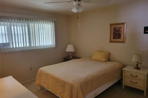 Condo in Seminole, Florida, 2 bedrooms  № 1824655 - photo 8