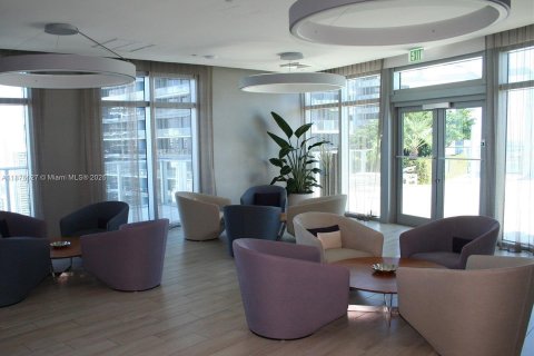 Condominio en alquiler en Miami, Florida, 1 dormitorio, 85.75 m2 № 1920592 - foto 13