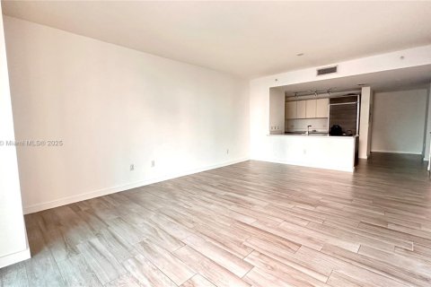 Condominio en alquiler en Miami, Florida, 1 dormitorio, 85.75 m2 № 1920592 - foto 1