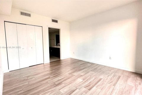 Condominio en alquiler en Miami, Florida, 1 dormitorio, 85.75 m2 № 1920592 - foto 5