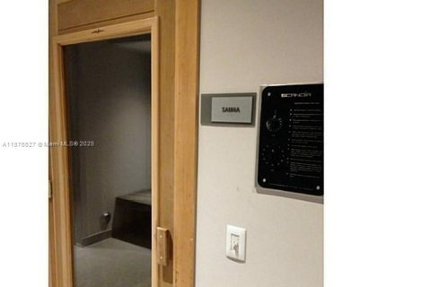 Condominio en alquiler en Miami, Florida, 1 dormitorio, 85.75 m2 № 1920592 - foto 19