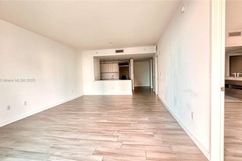Condominio en alquiler en Miami, Florida, 1 dormitorio, 85.75 m2 № 1920592 - foto 2