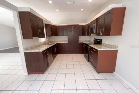 Casa en venta en Kissimmee, Florida, 3 dormitorios, 147.16 m2 № 2227360 - foto 2