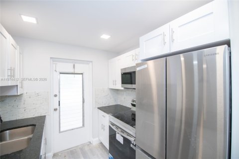 Condominio en alquiler en Coral Springs, Florida, 2 dormitorios, 87.79 m2 № 2041218 - foto 5