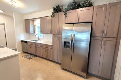 Casa en venta en Clearwater, Florida, 3 dormitorios, 151.15 m2 № 2384138 - foto 4