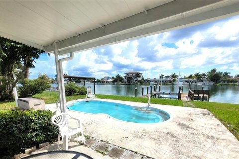 Casa en venta en Clearwater, Florida, 3 dormitorios, 151.15 m2 № 2384138 - foto 17