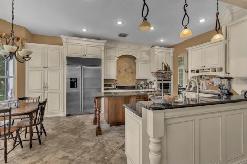 House in Orlando, Florida 5 bedrooms, 377.18 sq.m. № 1718987 - photo 7
