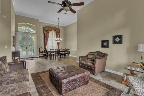 House in Orlando, Florida 5 bedrooms, 377.18 sq.m. № 1718987 - photo 3