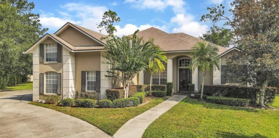 House in Orlando, Florida 5 bedrooms, 377.18 sq.m. № 1718987
