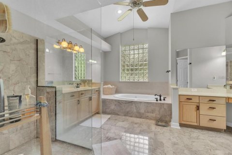 House in Orlando, Florida 5 bedrooms, 377.18 sq.m. № 1718987 - photo 16