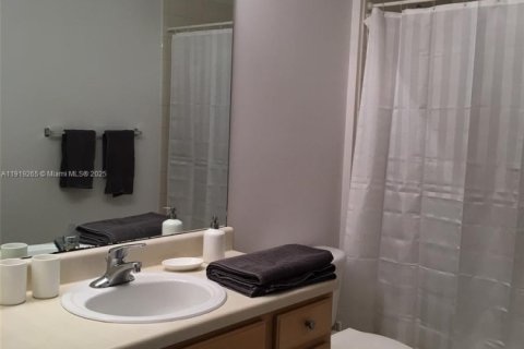 Снять в аренду кондоминиум в Саут-Майами, Флорида 1 спальня, 60.57м2, № 1974518 - фото 7