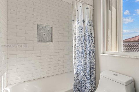 Villa ou maison à louer à Weston, Floride: 3 chambres, 148.64 m2 № 1996026 - photo 24