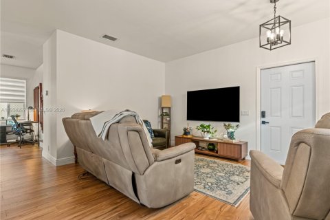 Villa ou maison à louer à Weston, Floride: 3 chambres, 148.64 m2 № 1996026 - photo 5