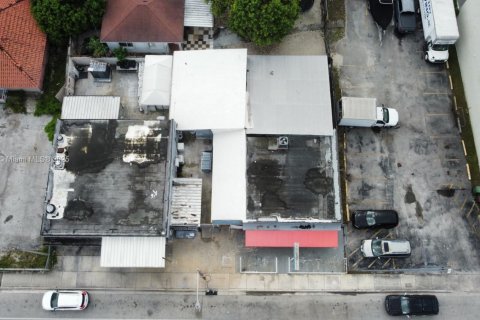 Commercial property in Hialeah, Florida № 1981069