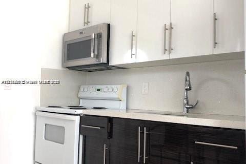 Villa ou maison à louer à Hallandale Beach, Floride: 2 chambres, 75.25 m2 № 1927095 - photo 3