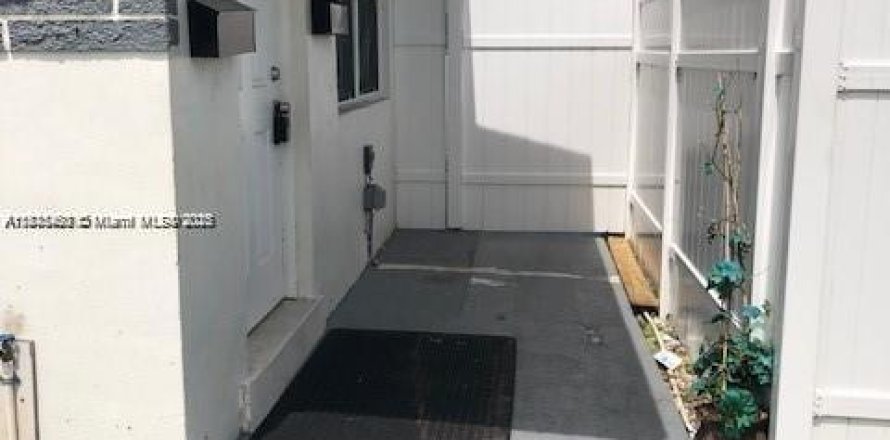 Villa ou maison à Hallandale Beach, Floride 2 chambres, 75.25 m2 № 1927095