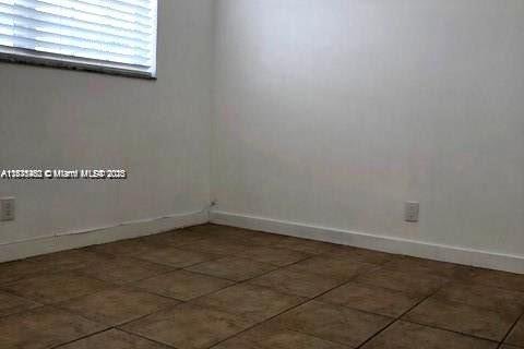 Villa ou maison à louer à Hallandale Beach, Floride: 2 chambres, 75.25 m2 № 1927095 - photo 5