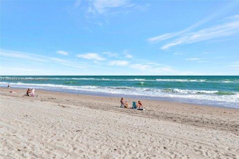 Villa ou maison à louer à Hallandale Beach, Floride: 2 chambres, 75.25 m2 № 1927095 - photo 9