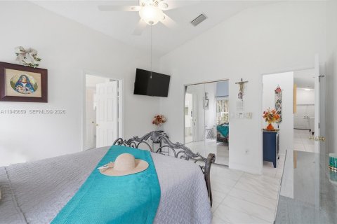 House in Pembroke Pines, Florida 3 bedrooms, 154.5 sq.m. № 2001851 - photo 26