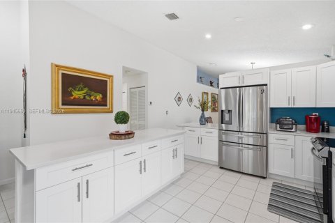 House in Pembroke Pines, Florida 3 bedrooms, 154.5 sq.m. № 2001851 - photo 19