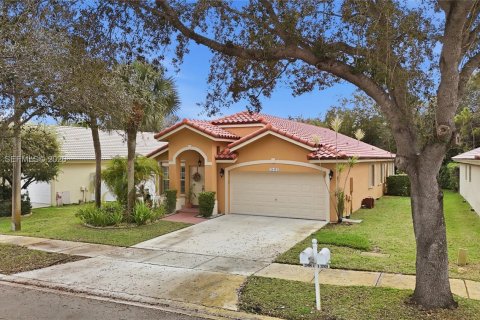 House in Pembroke Pines, Florida 3 bedrooms, 154.5 sq.m. № 2001851 - photo 3