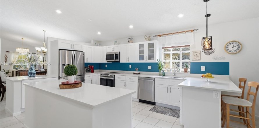 House in Pembroke Pines, Florida 3 bedrooms, 154.5 sq.m. № 2001851