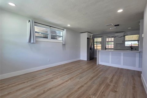 House in Tampa, Florida 3 bedrooms, 81.29 sq.m. № 1883498 - photo 4