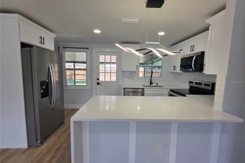 House in Tampa, Florida 3 bedrooms, 81.29 sq.m. № 1883498 - photo 3
