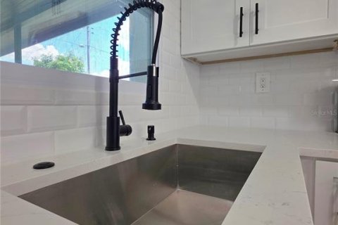 House in Tampa, Florida 3 bedrooms, 81.29 sq.m. № 1883498 - photo 11